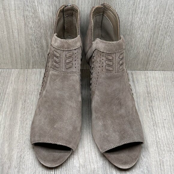 Vince Camuto Sandals Womens Size 8.5M Cone Heel Peep Toe Zip Pump Leather Taupe - Picture 3 of 13
